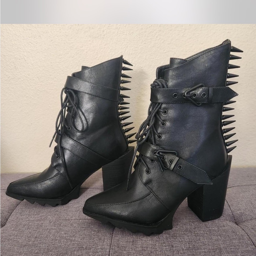 Dolls Kill Widow Dare To Destroy Spiked Boots Goth shoes size 5